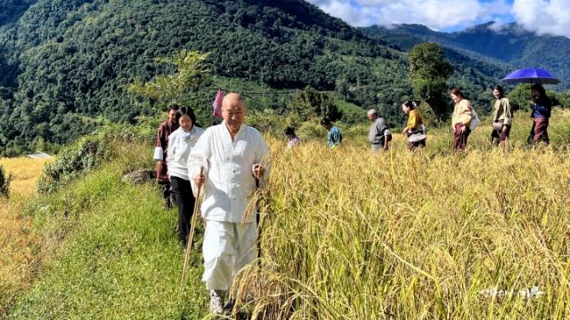 “인간의 운명은 이미 정해져 있는 걸까요?”