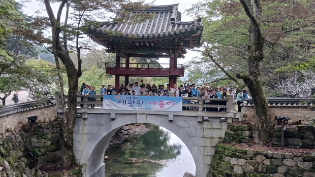 천은사 계곡 위에서 천은사 계곡 위에서