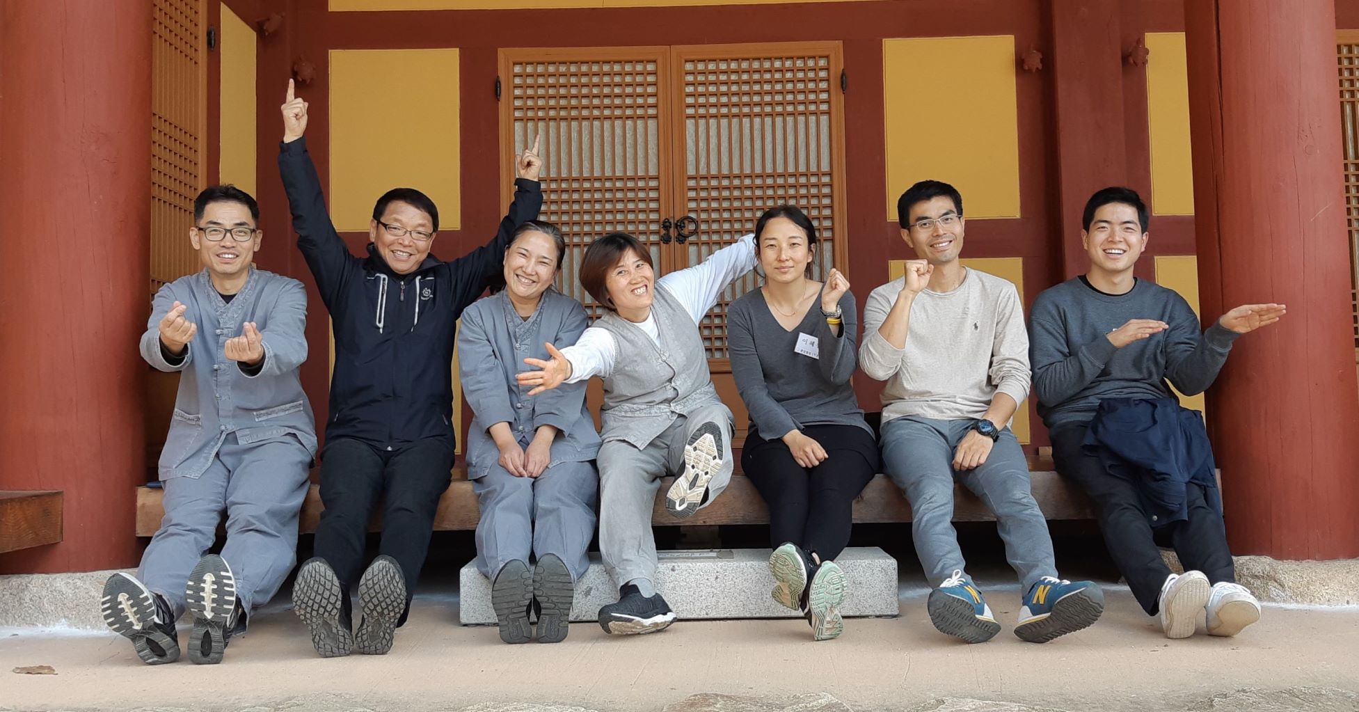 2019년 가을경전반 문경수련원 특강에서 학생들과 (왼쪽에서 네번째)