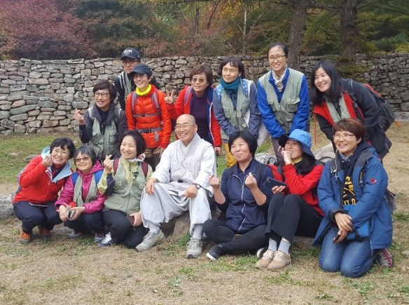 지도법사님과 함께한 워크샵 (뒷줄 왼쪽 네 번째 박정민 님)