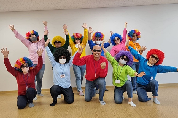 2023년 정토사회문화회관 개관식(앞줄 오른쪽 첫 번째 임경화 님) 2023년 정토사회문화회관 개관식(앞줄 오른쪽 첫 번째 임경화 님)