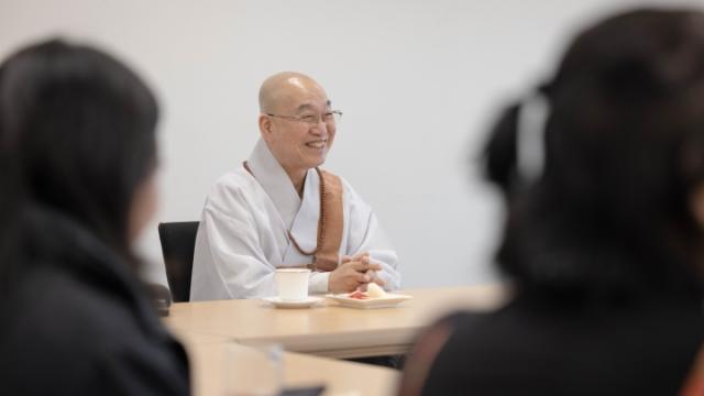 “개인의 착함이 집단의 선함을 보장할 수 있을까요?”