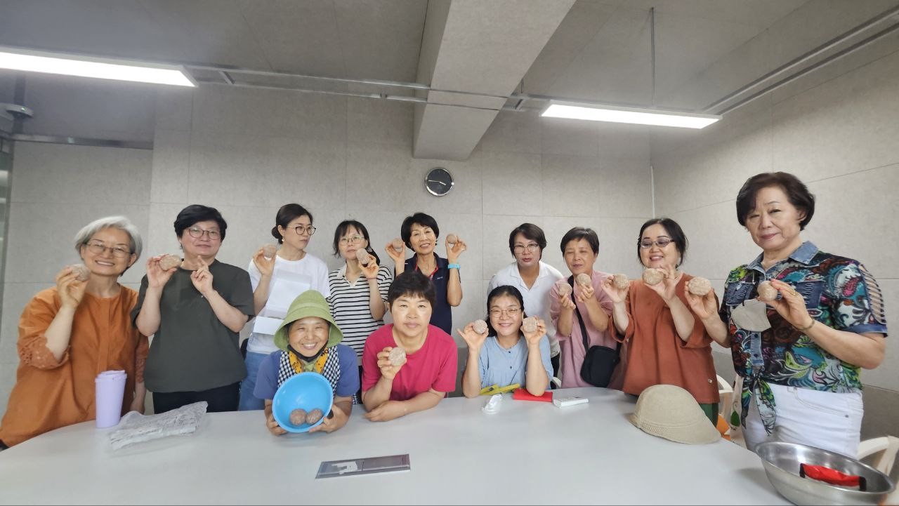 환경 실천활동 친환경 샴푸바 만들기(왼쪽 첫 번째 김태림 님)