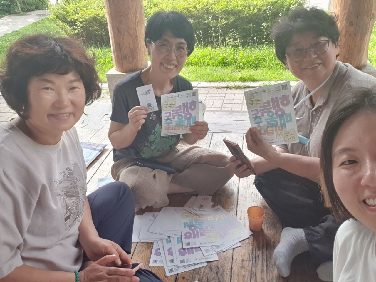 2023년 행복학교 홍보 활동(왼 쪽 두번째 이선숙 님)