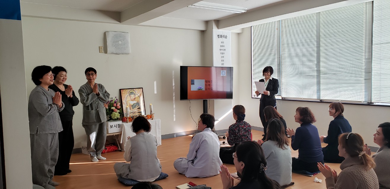 개원법회가 있기까지 정말 수고 많았던 분들. 왼쪽부터 불사 위원장 홍순임 님, 불사위원 시미즈 히로에 님, 그리고 이정선 님