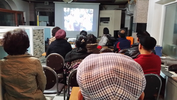 '이웃사촌'에서 이웃사촌들이 모여 법문을 들었습니다~^^