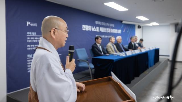 “원한에 머무르지 않고 미래로 향하려면 어떤 지혜가 필요할까요?”