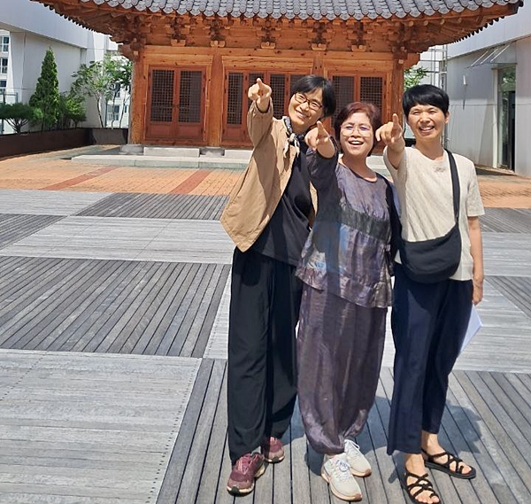 2025년 2-1-10차 입재식 준비, 정토사회문화회관 답사(왼쪽 첫 번째 임경화 님) 2025년 2-1-10차 입재식 준비, 정토사회문화회관 답사(왼쪽 첫 번째 임경화 님)