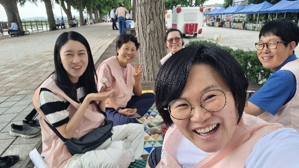 26년 6월 지회 도반들과 모둠활동(맨 앞 박연아 님) 26년 6월 지회 도반들과 모둠활동(맨 앞 박연아 님)