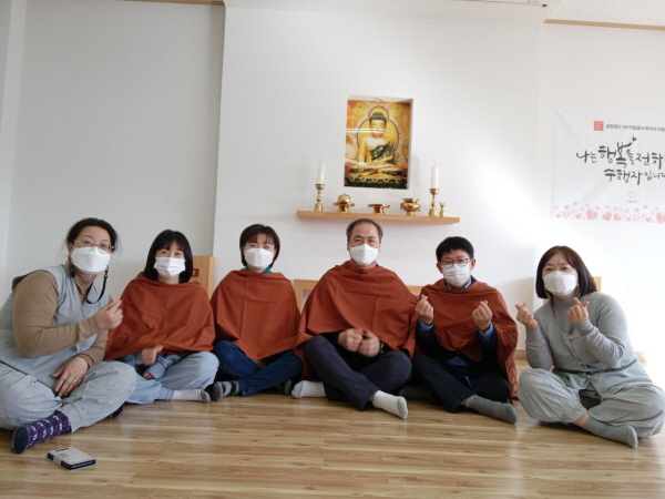 세종법당 불교대학 졸업식(맨왼쪽 임란희 님)