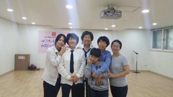 감사하고 소중한 시간을 함께 한 도반들을 소개합니다. 오른쪽부터 류미혜, 김순주, 하숙희,이임숙(접니다용), 박미정 보살님