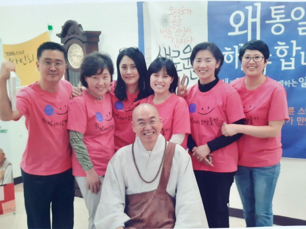 2012년 불교대학도반들과 강연봉사(오른쪽 두번째가 최영자 님)