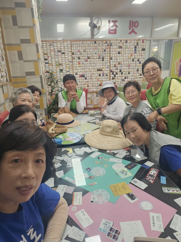 2025년 여름, 용기 내어 용기 내 실천활동 (오른쪽 두 번째)