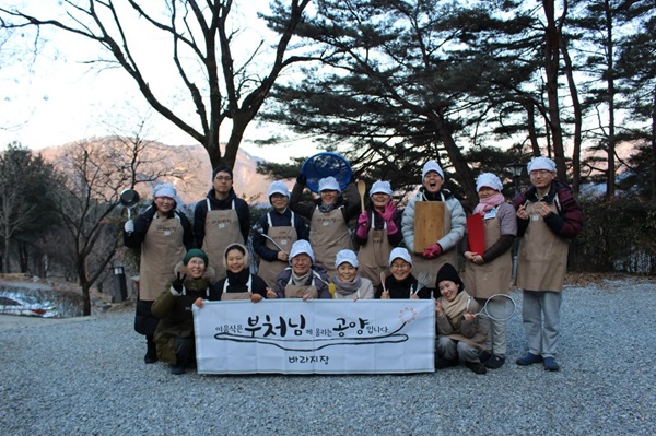 2월 바라지장에서(아랫줄 왼쪽에서 두 번째가 천혜진 님)