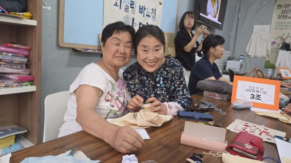 되살림 바느질을 함께 배우니 즐거움도 배가 됩니다. 되살림 바느질을 함께 배우니 즐거움도 배가 됩니다.