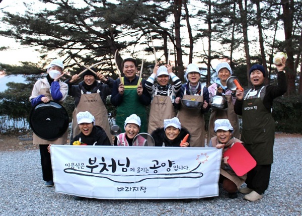 바라지장에서(뒷줄 맨 오른쪽이 류양희 님) 바라지장에서(뒷줄 맨 오른쪽이 류양희 님)