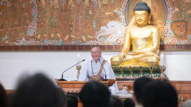 “낯선 사람에게는 따뜻한데, 왜 엄마에게만 짜증이 날까요?”