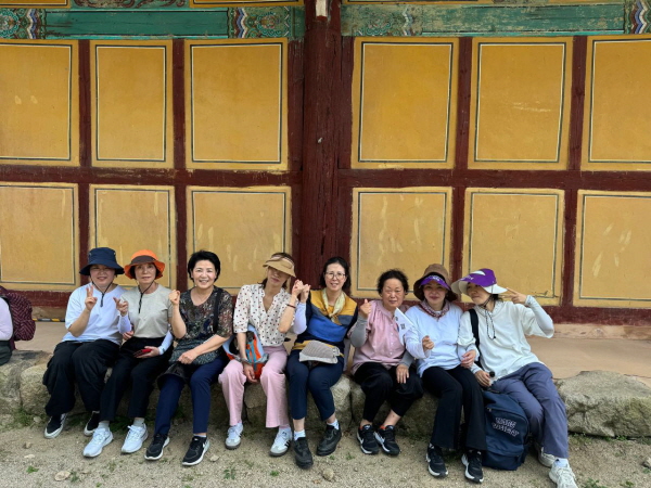 6·13 만인대법회에서(오른쪽에서 네 번째가 김계선 님)