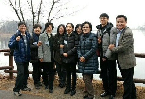 불교대학 동기들과 함께(오른쪽에서 첫번째) 