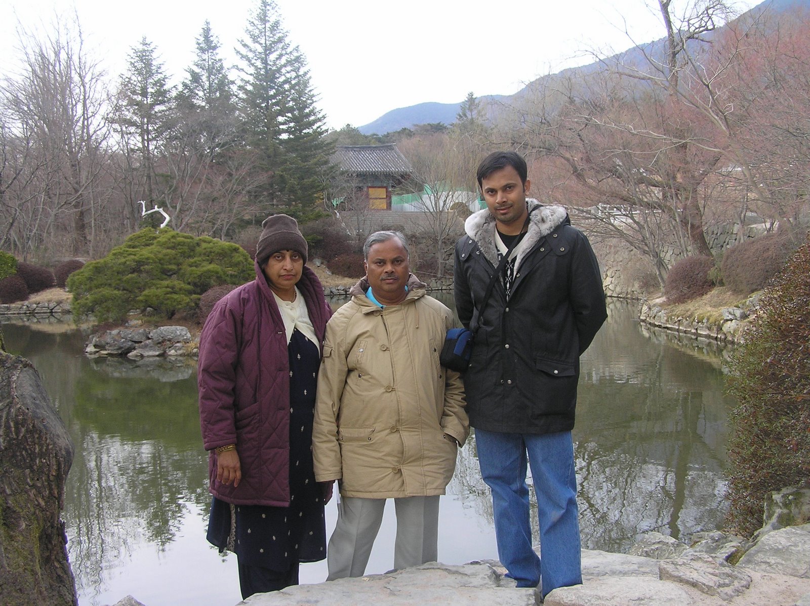 2007년 한국에서 석사를 준비 중 일때 방문한 부모님과 경복궁에서
