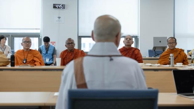 “속마음을 털어 놓을 친구가 없어요.