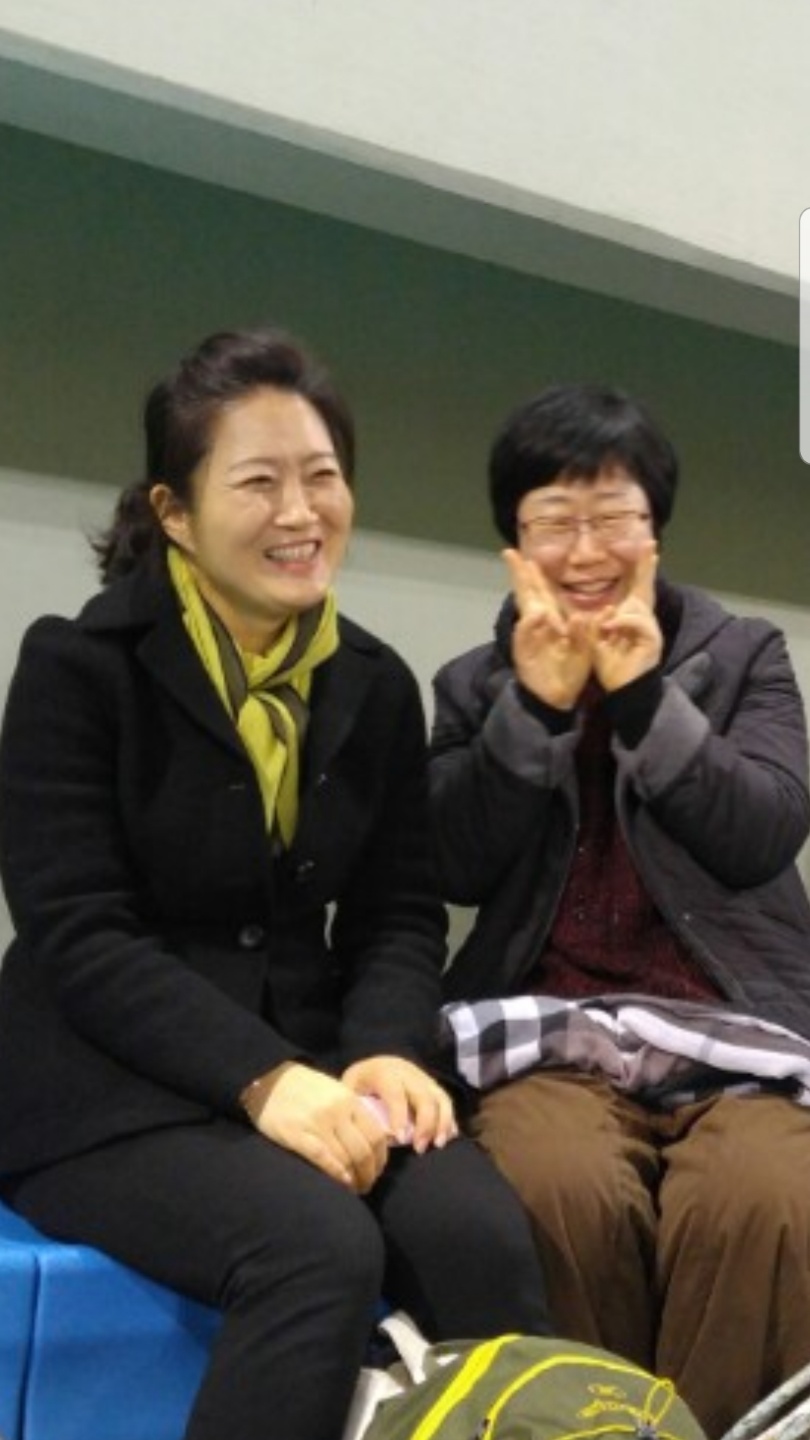 경전반 졸업식에서 김민지 님(왼쪽)