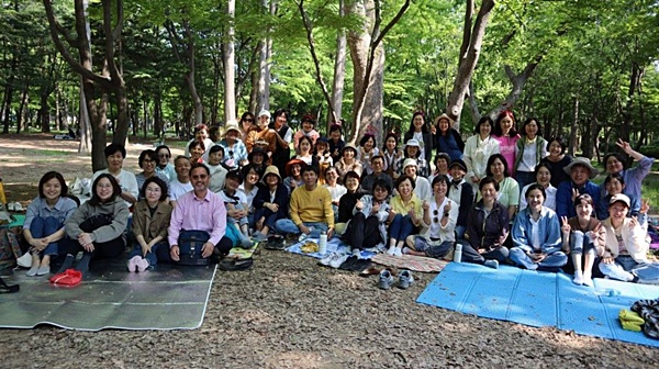 2023년 5월 14일, 사무처 회원의 날, 양재 시민의 숲에서(앞줄 오른쪽에서 다섯 번째 이은정 님)