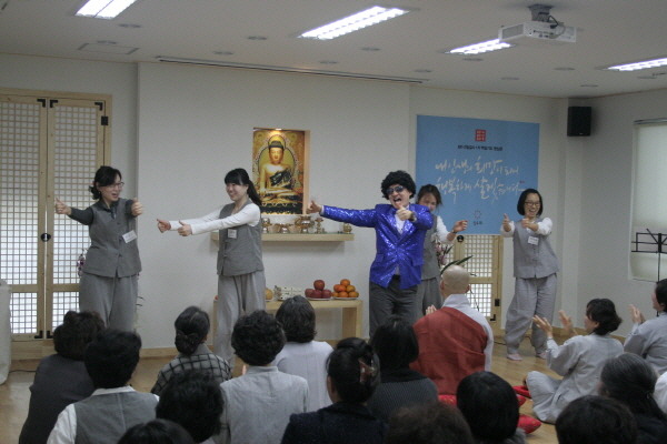 웃음보따리가 팡팡 터진 불교대학 도반들의 즐거운 축하 공연, 짝짝짝!!!^^