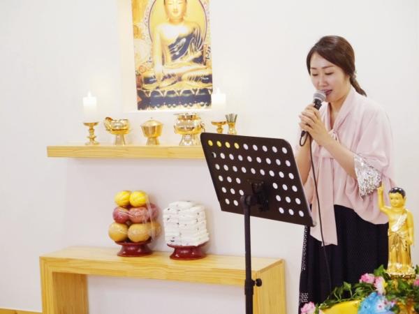 부처님 오신 날에 사회자 소임 중