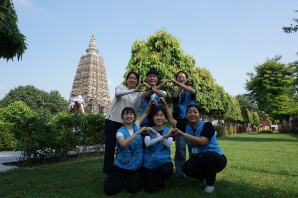 인도 선재수련(뒷줄 가운데가 홍지섭 님) 인도 선재수련(뒷줄 가운데가 홍지섭 님)