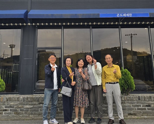 깨달음의 장 10주년 모임에서(오른쪽에서 두 번째가 변정수 님) 깨달음의 장 10주년 모임에서(오른쪽에서 두 번째가 변정수 님)