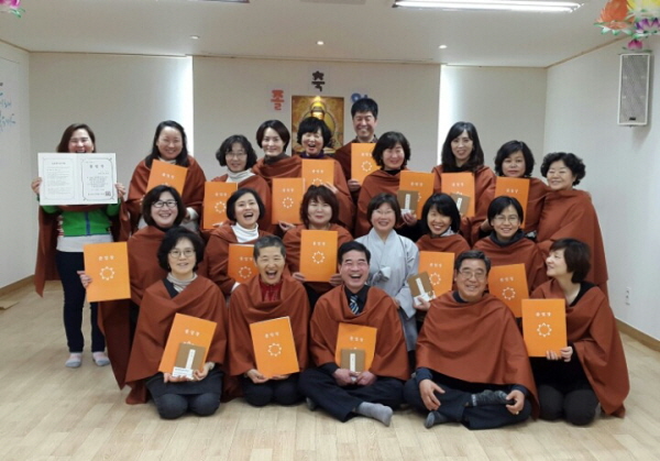 강서법당 2014 봄불교대학 졸업생들의 함박웃음 가득한 단체사진