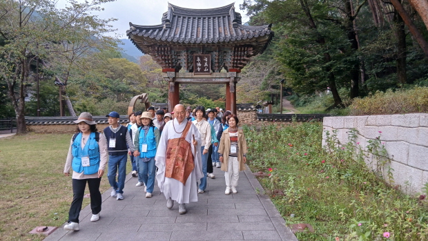 천은사에 들어서며 천은사에 들어서며