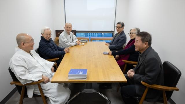 “남편은 월급을 다 쓰고 저는 생활비만 받습니다. 저축이 안 돼요.”