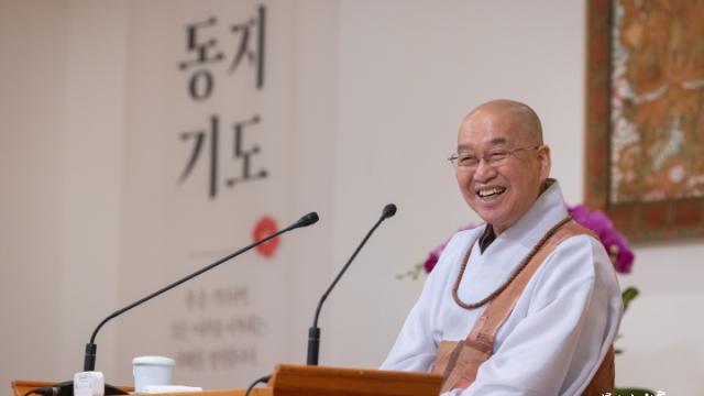 “왜 동지는 가장 어두운 날이 아니라 새로운 시작의 날일까요?”