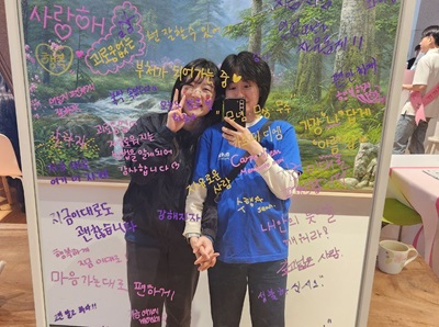 청춘톡톡 행사 중에(왼쪽이 김경서 님) 청춘톡톡 행사 중에(왼쪽이 김경서 님)