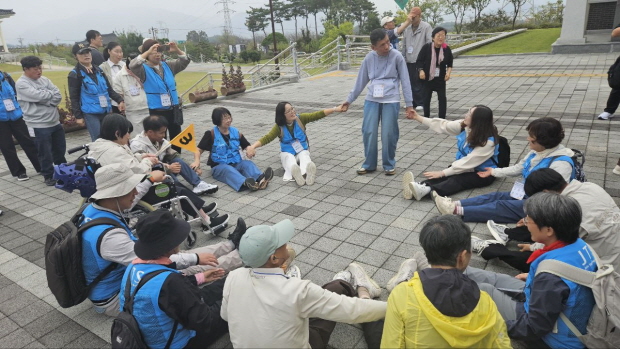 손에 손잡고 그 어떤 벽도 없답니다. 손에 손잡고 그 어떤 벽도 없답니다.