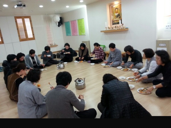 선배보살님들이 정성껏 준비해준 연잎밥 점심공양-수고하신 많은 이들에게 감사하며 맛있게~~