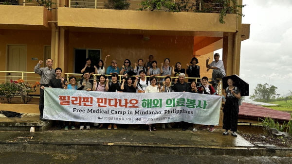 센터를 떠나면서 마지막 단체 사진