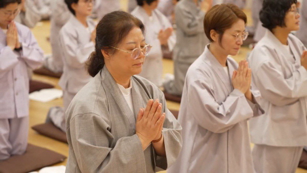 서원행자 수계식(왼쪽 임란희 님)