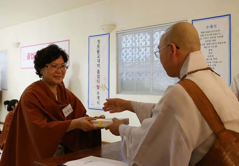 찍지 않은 비디오의 주인공, 불법에 반하다 (쌍둥이 자매 수행담 2)