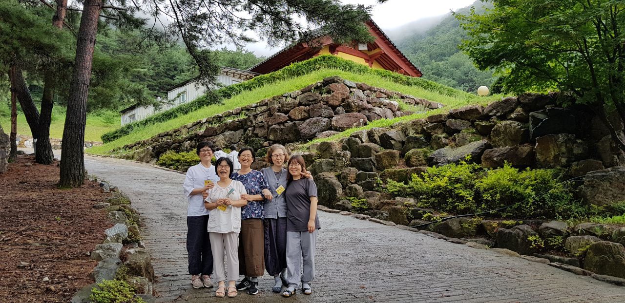 동북아 역사 기행(오른쪽 세 번째)