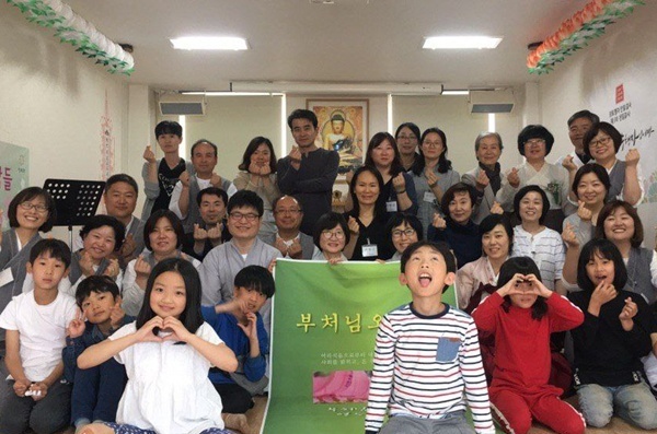 2019년 부처님 오신 날, 봉축법회 (둘째 줄 왼쪽 다섯 번 째 김숙자 님)