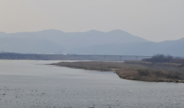 섬진강 따라 순풍에 돛단배처럼 가고 있습니다. 섬진강 따라 순풍에 돛단배처럼 가고 있습니다.