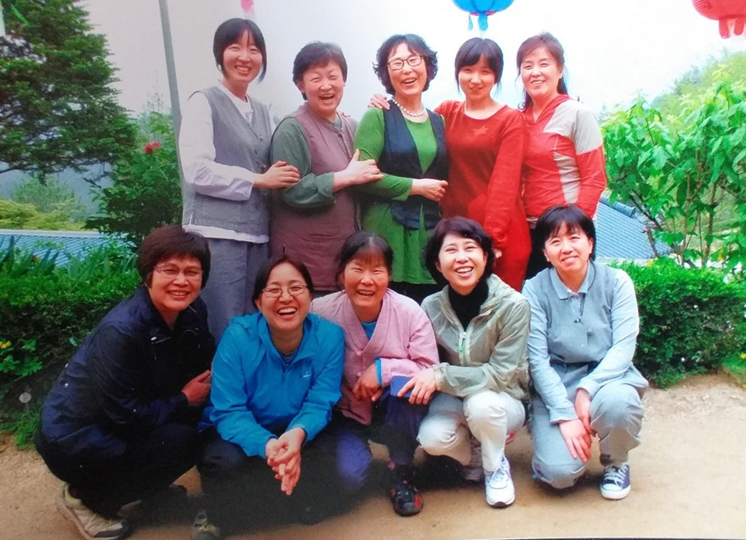 문경수련원 불교대학수련 바라지(윗줄 왼쪽 두 번째)