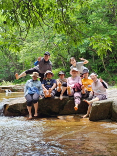 바라지장 중에(뒷줄 맨 오른쪽이 김채원 님)