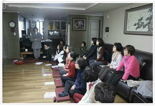 가정 법회(정수진 총무님 댁)에서 시작한 봄불교대학 입학식
