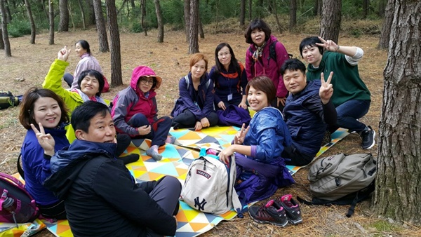 불교대 남산순례(뒷줄 오른쪽 두번째)