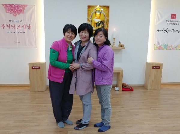 2019 언니들과 의창법당에서(맨 왼쪽이 이삼순 님)