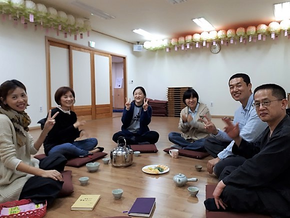 주간에서 저녁으로 옮긴 분, 육아로 오랫만에 법회 온 분, 유일한 비혼남, 불교대학 학생 등 다양한 수행법회 참가자